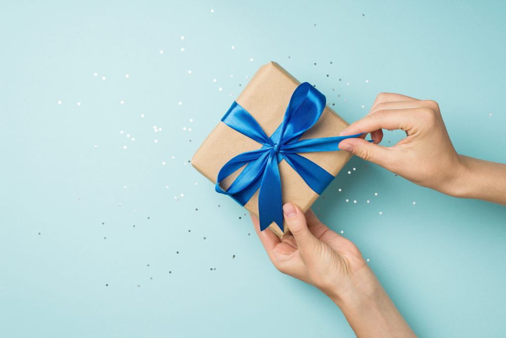 The Ultimate Holiday Teacher Gift Guide: 17 Unique Ideas They’ll Love!