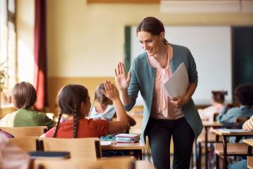 7 Steps to Growing Lasting Community Partnerships & Funding your School Spirit Wear